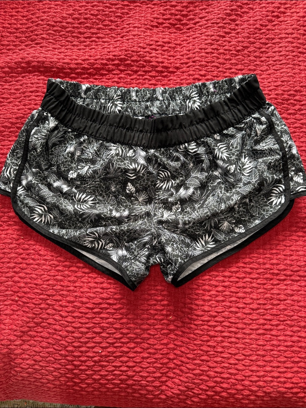 Burnside Black & White Tropical Print Athletic Shorts (Lg)